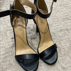 New IDIFU Black high heel sandal